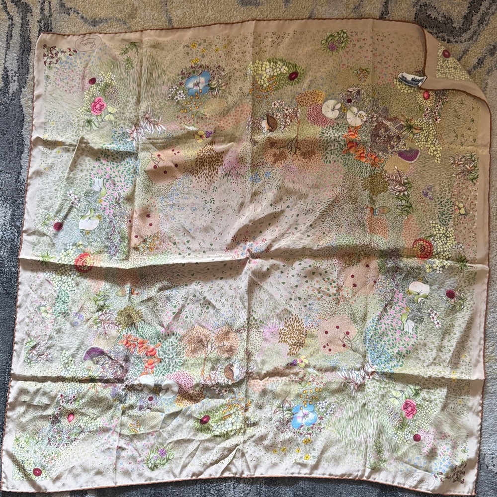 VINTAGE Gucci Silk Scarf with Floral Patterns in floral flowers birds